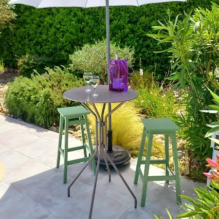 Le Mazet De L'amathye Guest house Aramon