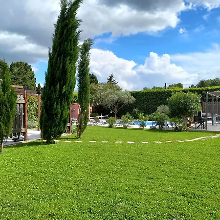 Le Mazet De L'amathye Guest house Aramon